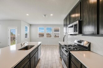 204 Crescent St in Georgetown, TX - Building Photo - Building Photo