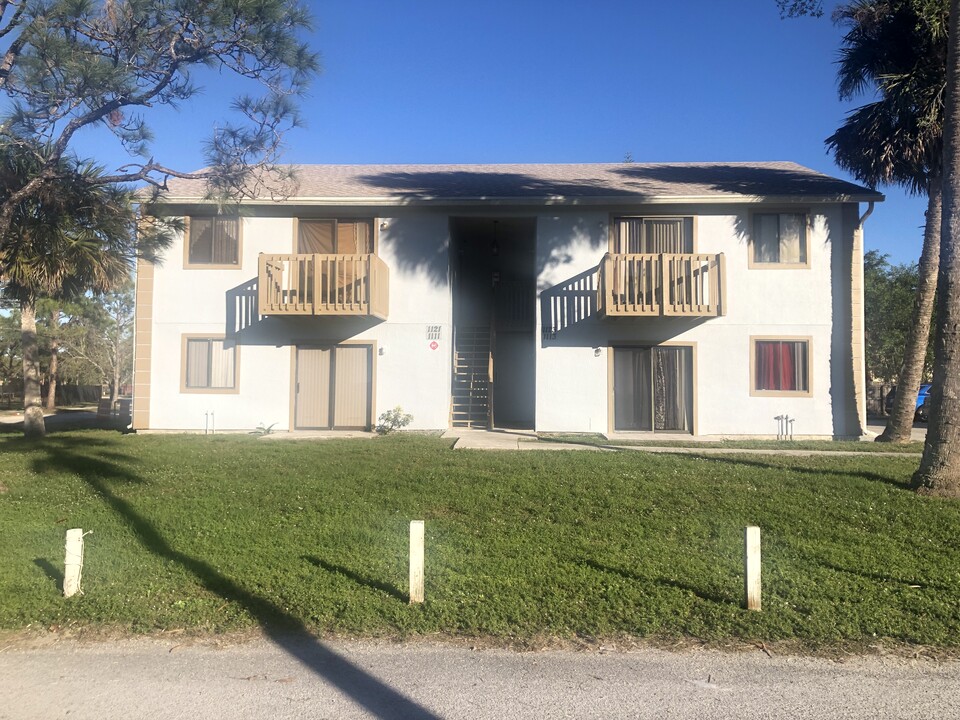 1111 Tree Ridge Ln NE in Palm Bay, FL - Building Photo