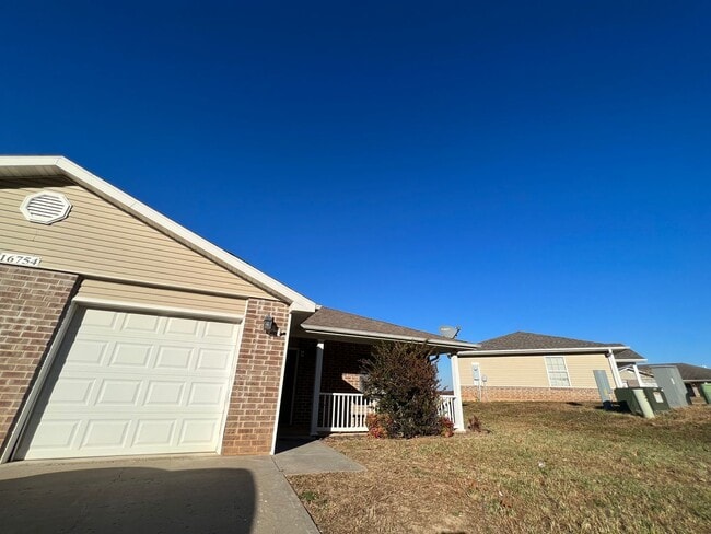 property at 16754 Hunters Ridge Ln