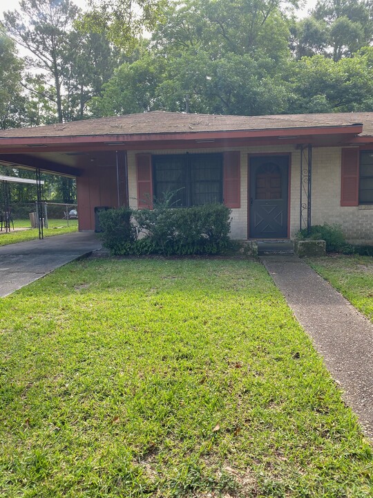 8146 S Laredo Ave in Baton Rouge, LA - Building Photo