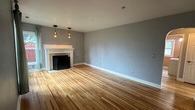 2406 SE 139th Ave in Portland, OR - Building Photo - Building Photo