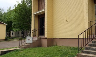 Southdown Arms Apartments in Jackson, MS - Foto de edificio - Building Photo