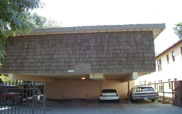 611 N Edison St in Stockton, CA - Building Photo - Building Photo