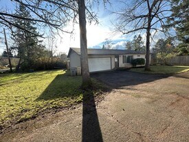 2540 SE Crystal Lake Dr in Corvallis, OR - Building Photo