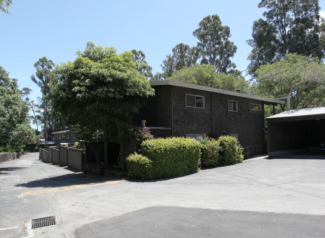 1411 Casa Buena Dr in Corte Madera, CA - Foto de edificio - Building Photo