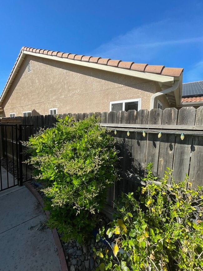 property at 752 Blanc De Noir Ct