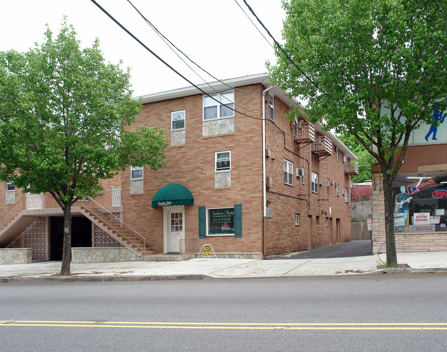 348-B Ridge Rd in Lyndhurst, NJ - Building Photo