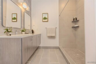 1020 Elmwood Ave in Buffalo, NY - Building Photo - Building Photo