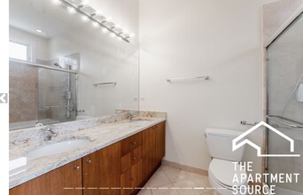 2057 W Dickens Ave, Unit 1n in Chicago, IL - Foto de edificio - Building Photo