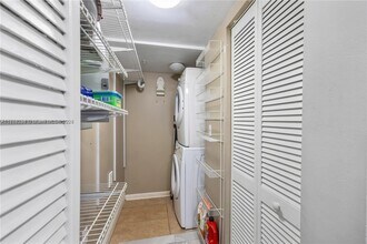 16590 NE 26th Ave, Unit 502 in North Miami Beach, FL - Foto de edificio - Building Photo