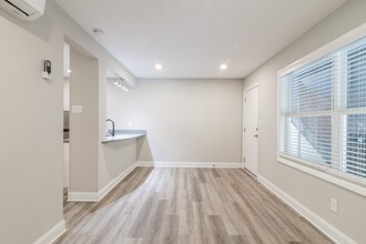 2000 Patio Ct in Charlotte, NC - Building Photo - Building Photo
