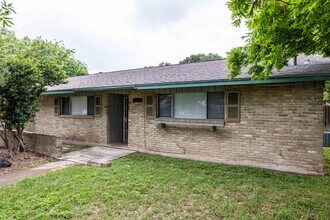 5627 Walzem Rd in San Antonio, TX - Building Photo - Building Photo