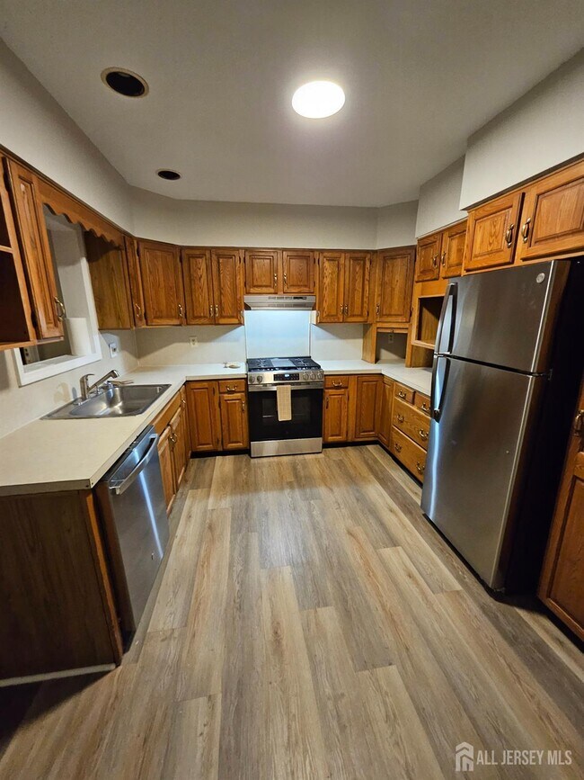 74 Coley St in Woodbridge Township, NJ - Building Photo - Building Photo