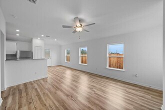 18316 Stellers Sea St in Elgin, TX - Building Photo - Building Photo