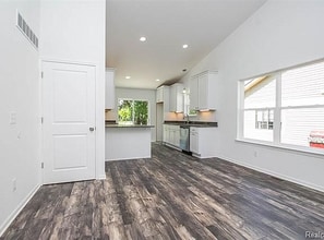 227 W McHattie St in South Lyon, MI - Building Photo - Building Photo