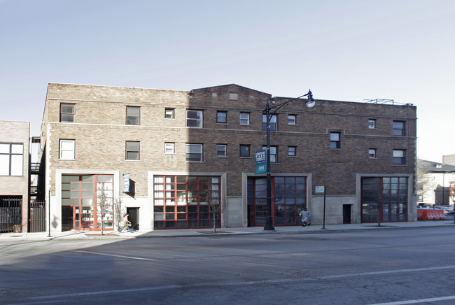 2514-2518 N Clark St in Chicago, IL - Foto de edificio - Building Photo