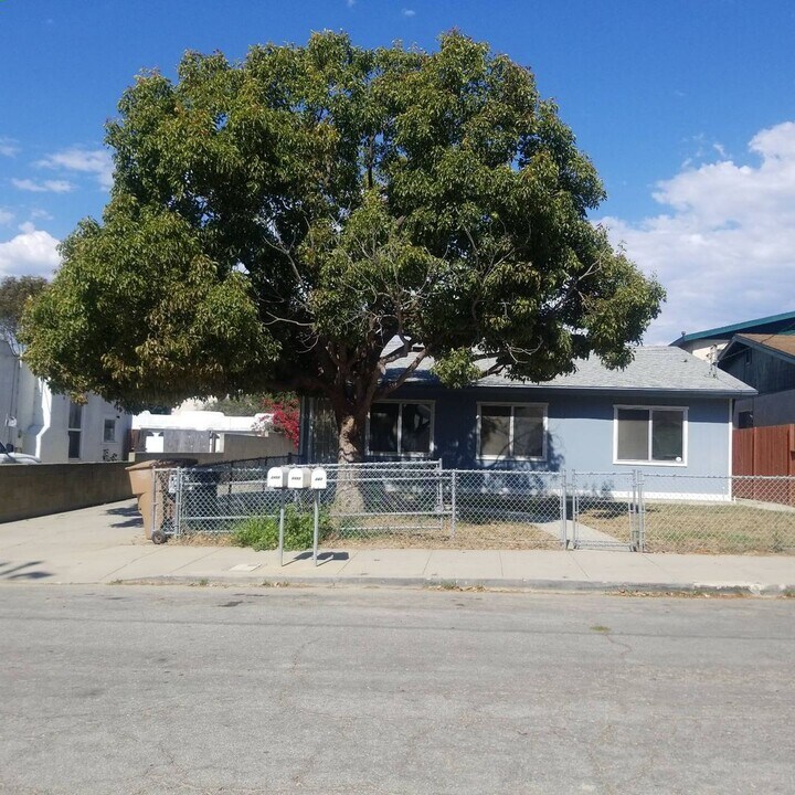 245 E Barnett St-Unit -245 E Barnett St #A in Ventura, CA - Building Photo