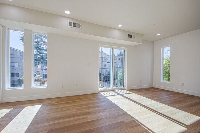 10801 Kling St in Los Angeles, CA - Building Photo - Building Photo