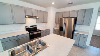 140 Old Mill Pond Rd in Edgewater, FL - Building Photo