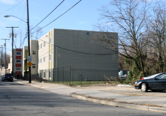 2201-2215 Hunter Pl SE in Washington, DC - Foto de edificio - Building Photo