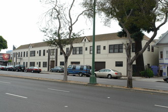 Bridgeway Apartments in Oakland, CA - Foto de edificio - Building Photo