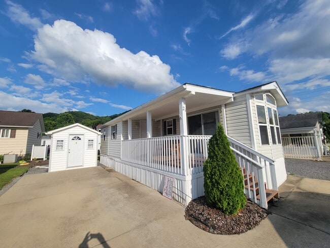 property at 21 Strollers Ln