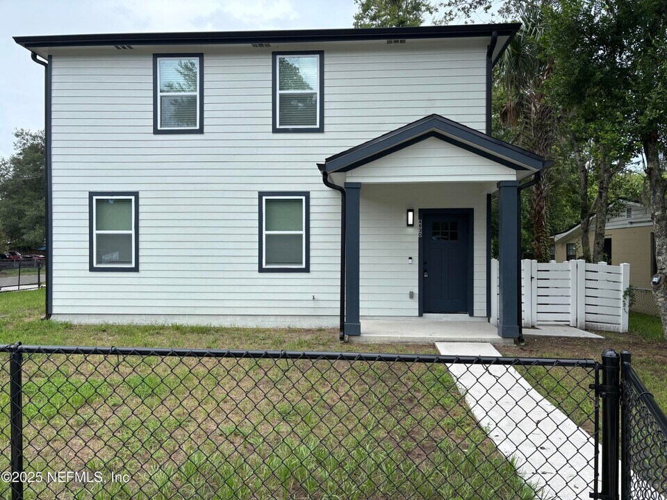 4930 Old Middleburg Rd N in Jacksonville, FL - Building Photo