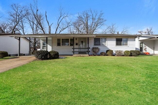 2095 Collier Dr