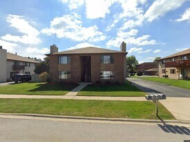 1009 Manchester Ct, Unit 1009 Manchester Ct in South Elgin, IL - Building Photo