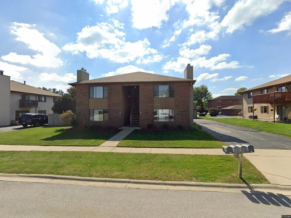 1009 Manchester Ct, Unit 1009 Manchester Ct in South Elgin, IL - Building Photo