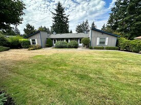 8106-8108-8108 41st St Ct W in University Place, WA - Building Photo