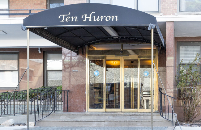 10 Huron Ave in Jersey City, NJ - Building Photo - Building Photo