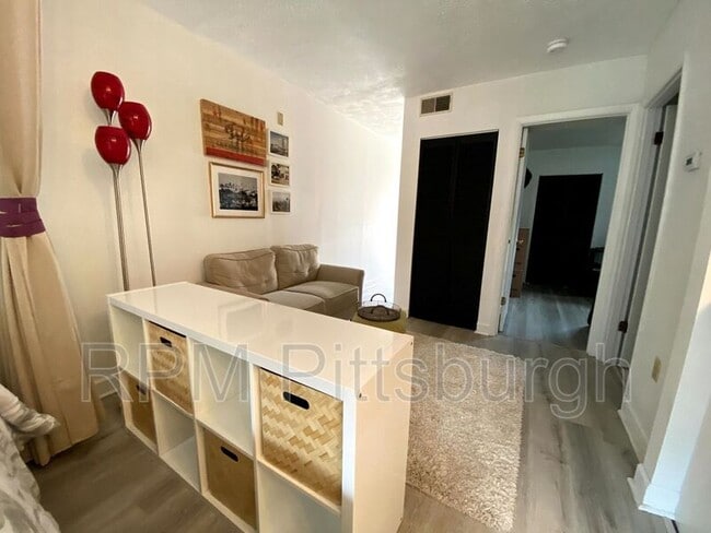 3271 Niagara Square in Pittsburgh, PA - Building Photo - Building Photo