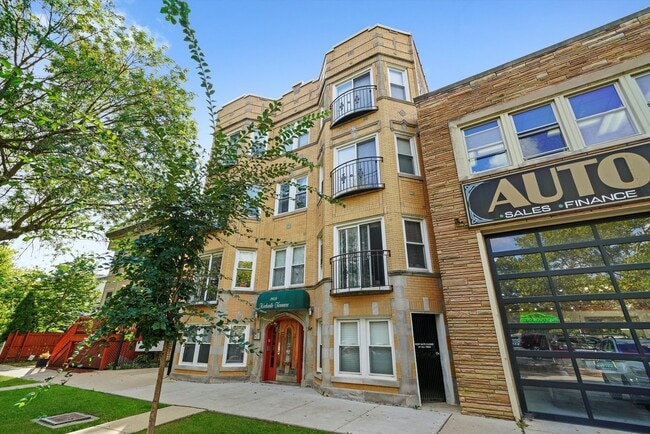3918 N Kedvale Ave in Chicago, IL - Foto de edificio - Building Photo
