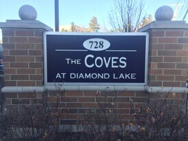 728 N Diamond Lake Rd in Mundelein, IL - Building Photo