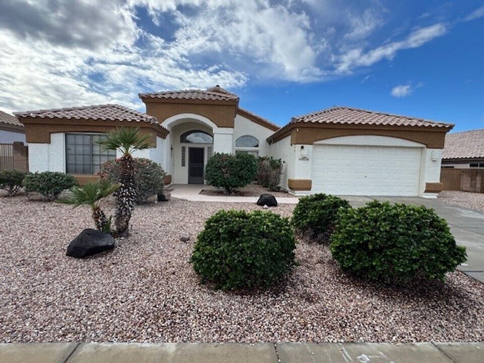 2978 Tierra Vida in Bullhead City, AZ - Foto de edificio