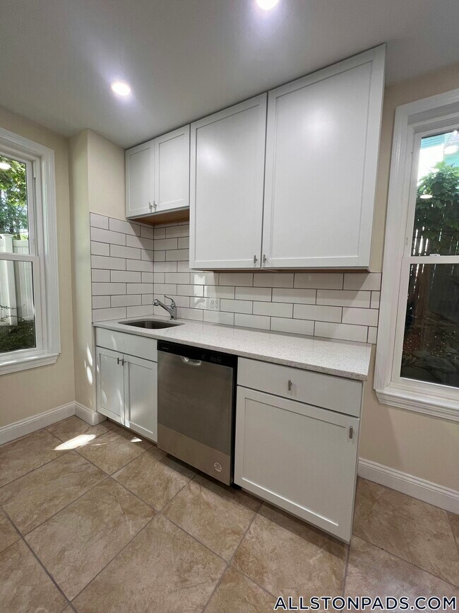 10 Royal St