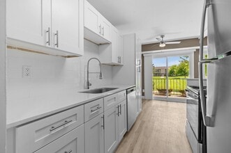 Sunnymede Apartments - Troy, MI in Troy, MI - Foto de edificio - Building Photo