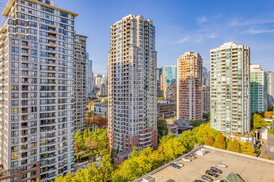 Yaletown Park 3 in Vancouver, BC - Building Photo