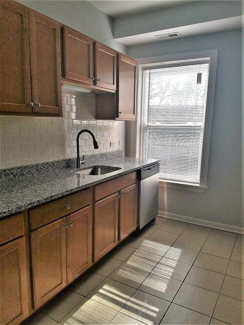 1460 W Fargo Ave-Unit -310 in Chicago, IL - Building Photo