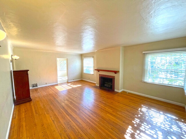 1700 Don Carlos Ave, Unit A in Glendale, CA - Foto de edificio - Building Photo