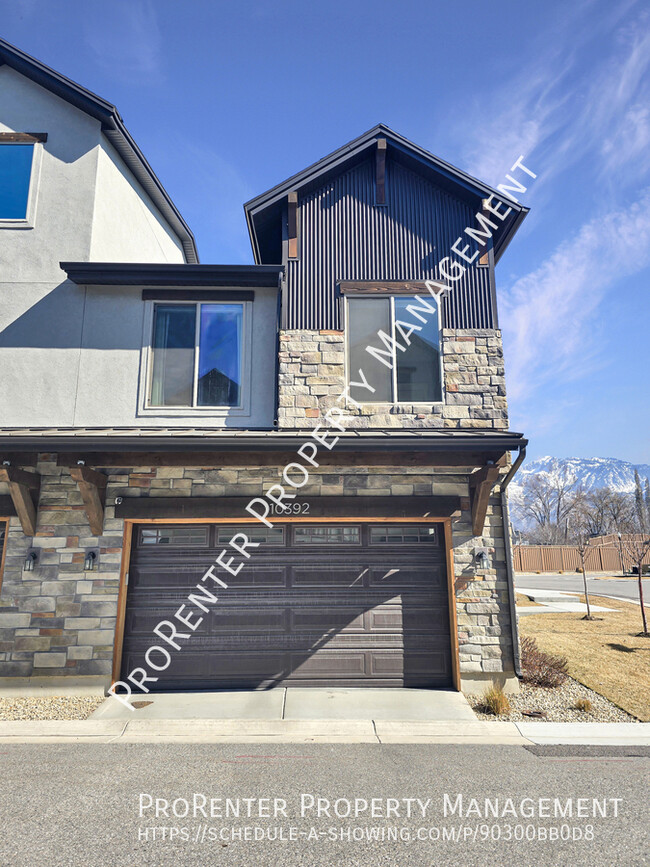 10392 S Beetdigger Blvd in Sandy, UT - Building Photo - Building Photo