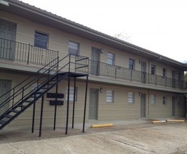 Taylor Park Apartments in New Orleans, LA - Building Photo - Building Photo