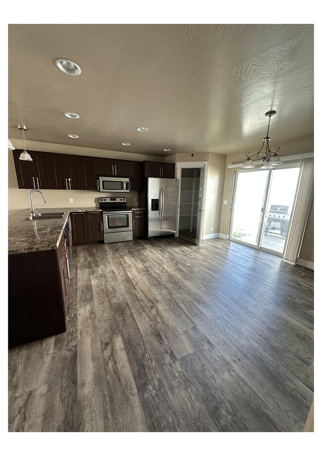 609 Burton Ave in Burley, ID - Foto de edificio - Building Photo