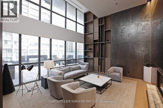 7-1617 Grenville St in Toronto, ON - Building Photo - Building Photo