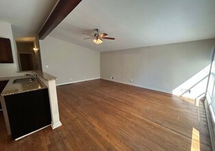 2950 Horse Shoe Dr in Atlanta, GA - Building Photo - Building Photo
