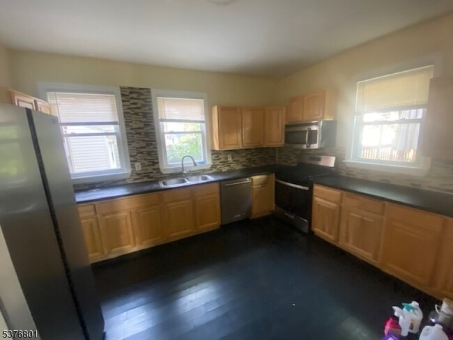 14 Fern Ave in Irvington, NJ - Building Photo - Building Photo