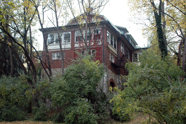 1110 Fairview Ave in Wyomissing, PA - Building Photo - Building Photo