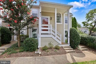 2867 Yarling Ct in Falls Church, VA - Building Photo