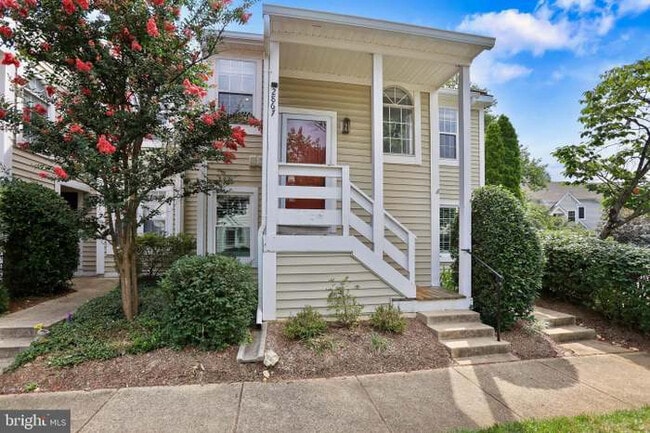 property at 2867 Yarling Ct
